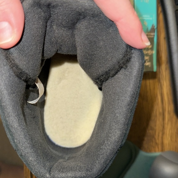 🖤NEW BLACK FUR UGG BOOTS SIZE 9.5 - Picture 6 of 6